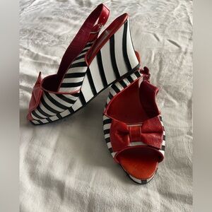 Dezario made in Brazil Red and Black & white Striped Wedge sz 10
